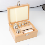 KERN Gewichtsatz 334-06, OIML-Klasse F2, Nennwert 1 g - 1 kg, Knopf, Edelstahl feingedreht, im Holzetui