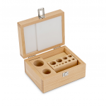KERN Holz-Gewichtsetui 353-460-200, für Nennwerte 1 mg - 1 kg, für Klassen F2 + M1 + M2, für Bauform Knopf/Kompakt